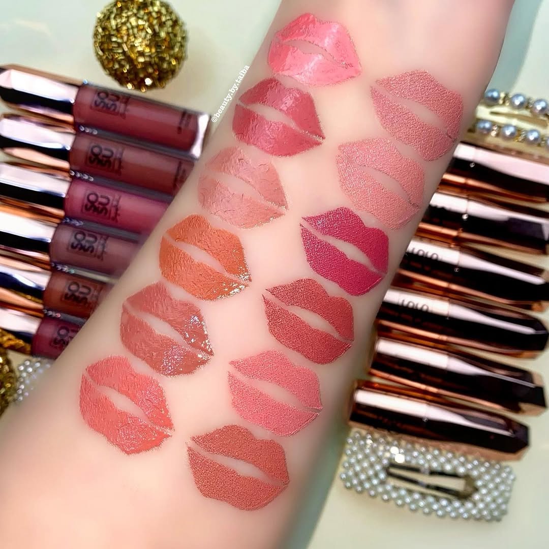 Pouts - 14 Pan Stencil - Swatch Perfect